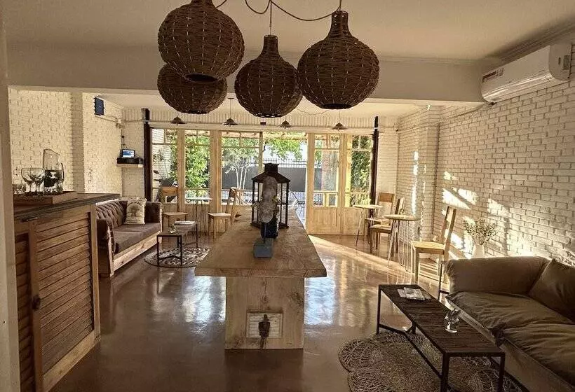 هتل Oeste Suites
