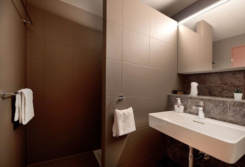 בית מלון כפרי Restaurant Zur Sonne