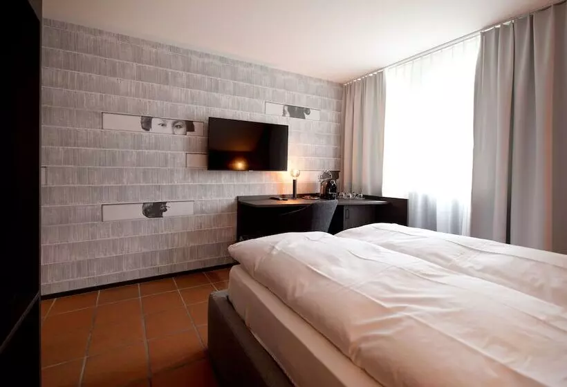 Hotelli Restaurant Zur Sonne