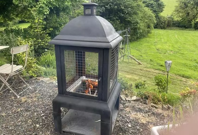 Lovely Shepherds Hut In Cornwall