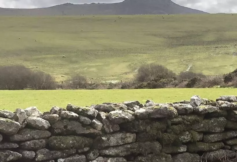Lovely Shepherds Hut In Cornwall