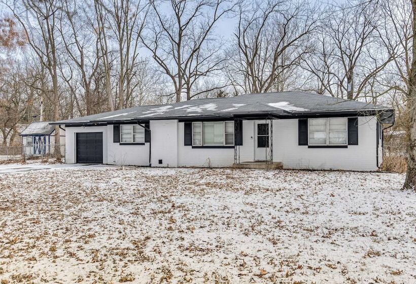 Modern Home ~ 6 Mi To Downtown Indy: Pets Welcome!