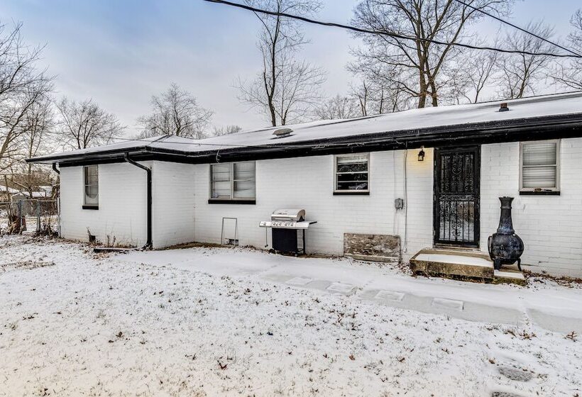 Modern Home ~ 6 Mi To Downtown Indy: Pets Welcome!
