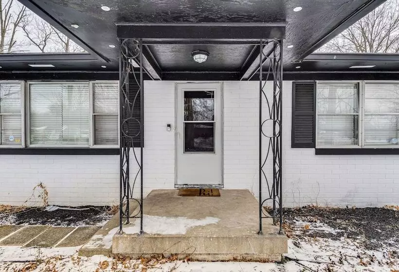 Modern Home ~ 6 Mi To Downtown Indy: Pets Welcome!