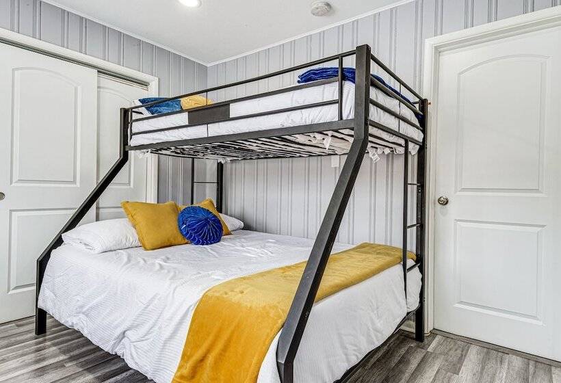 Modern Home ~ 6 Mi To Downtown Indy: Pets Welcome!