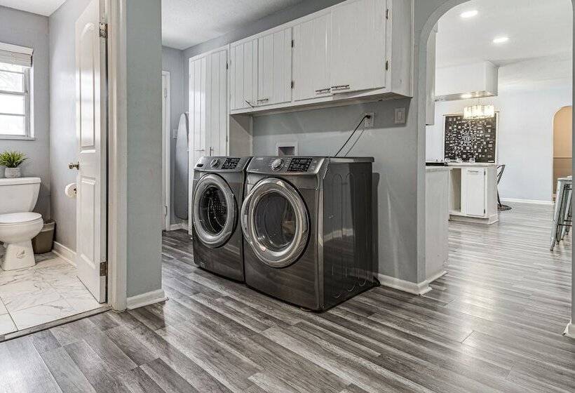 Modern Home ~ 6 Mi To Downtown Indy: Pets Welcome!