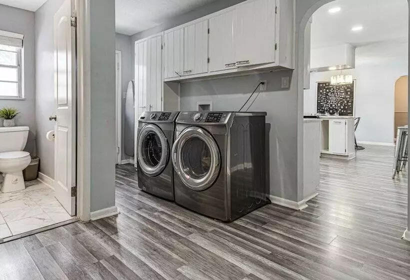 Modern Home ~ 6 Mi To Downtown Indy: Pets Welcome!