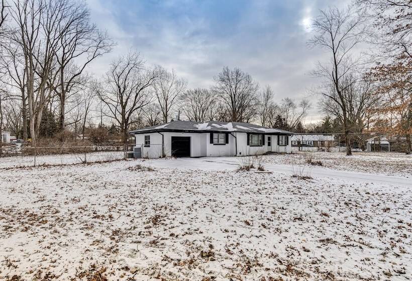 Modern Home ~ 6 Mi To Downtown Indy: Pets Welcome!