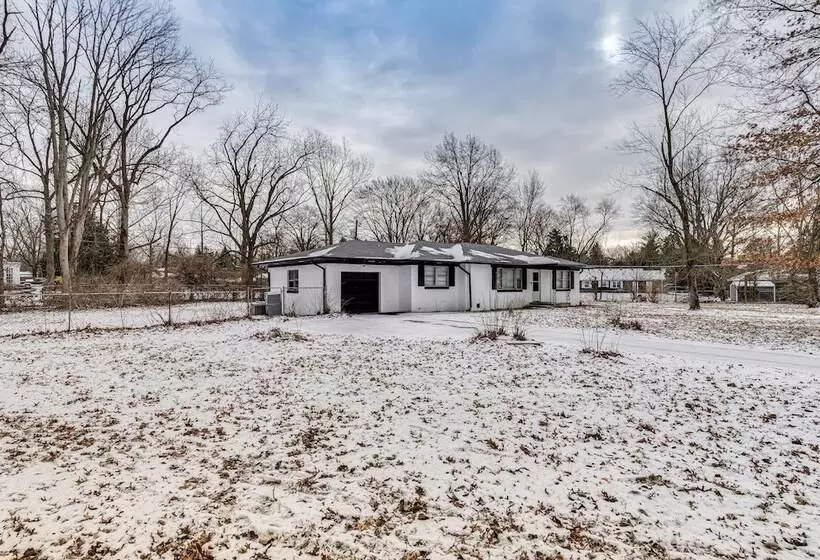 Modern Home ~ 6 Mi To Downtown Indy: Pets Welcome!