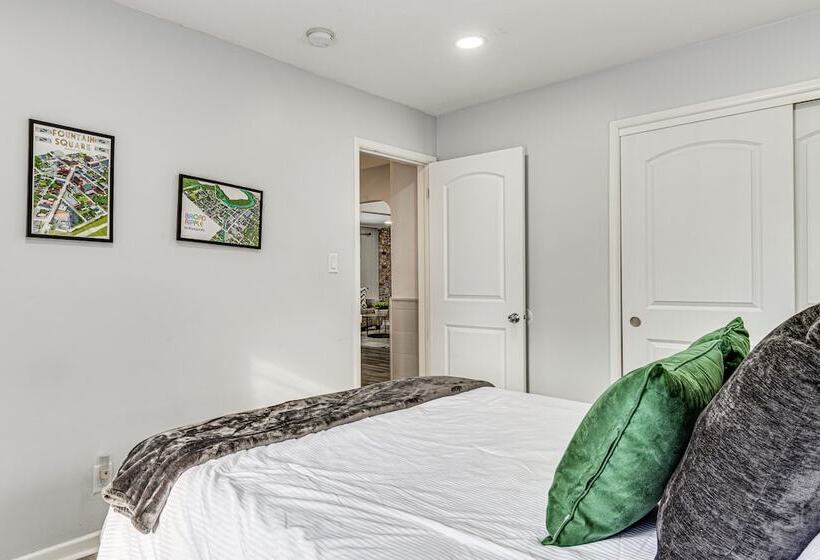 Modern Home ~ 6 Mi To Downtown Indy: Pets Welcome!