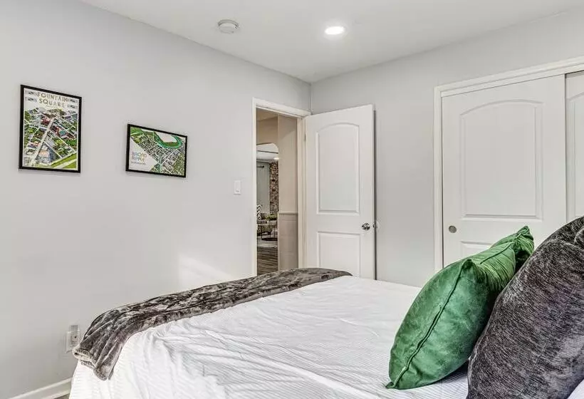 Modern Home ~ 6 Mi To Downtown Indy: Pets Welcome!