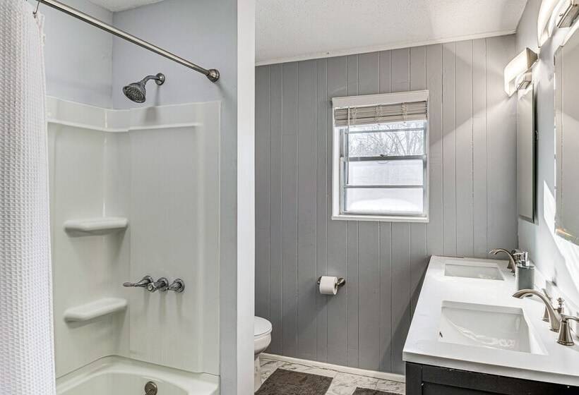 Modern Home ~ 6 Mi To Downtown Indy: Pets Welcome!