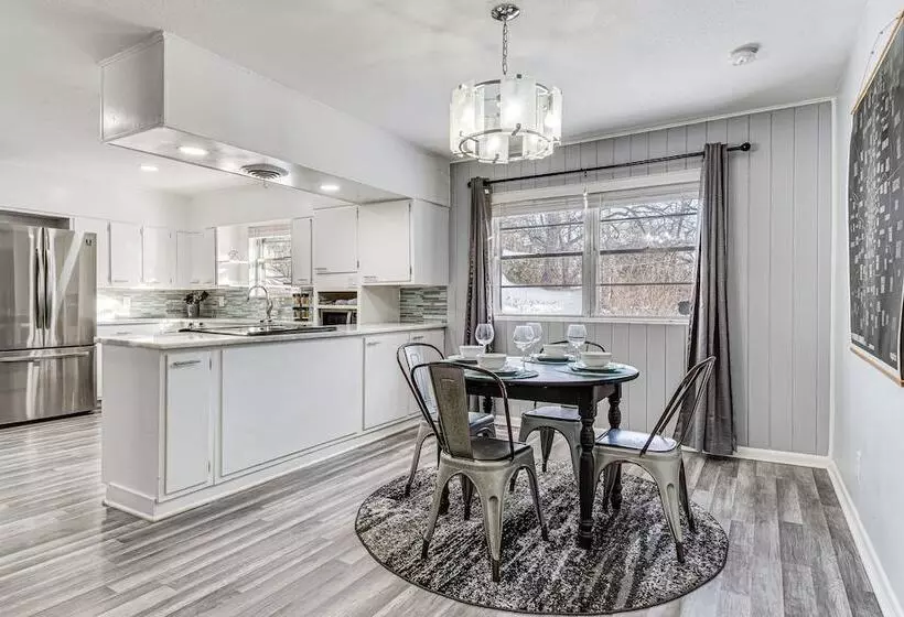 Modern Home ~ 6 Mi To Downtown Indy: Pets Welcome!