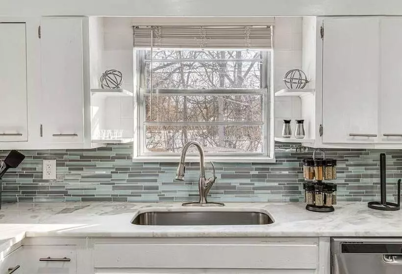 Modern Home ~ 6 Mi To Downtown Indy: Pets Welcome!