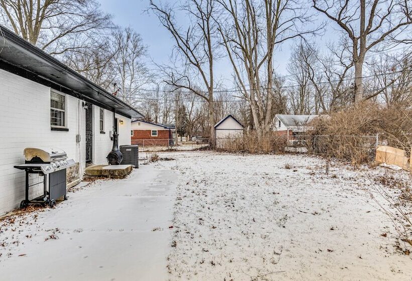 Modern Home ~ 6 Mi To Downtown Indy: Pets Welcome!