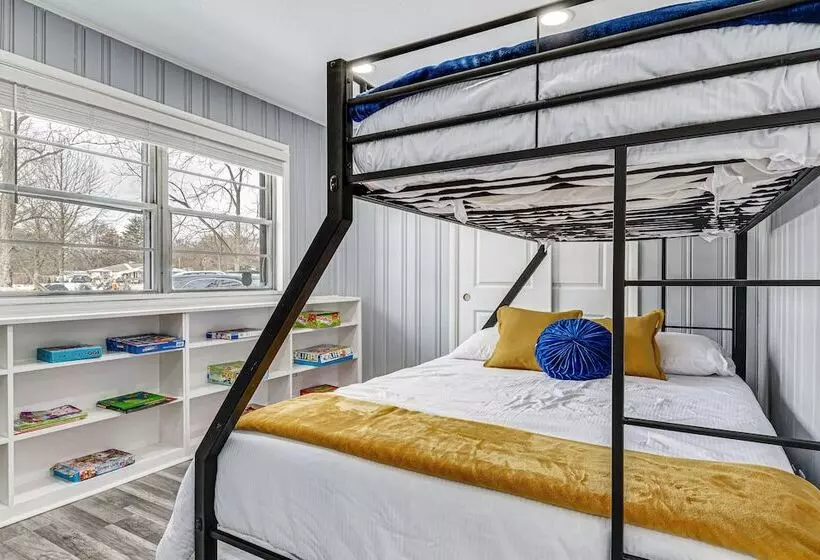 Modern Home ~ 6 Mi To Downtown Indy: Pets Welcome!