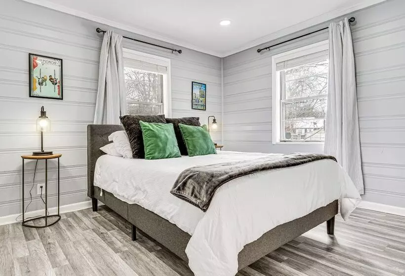 Modern Home ~ 6 Mi To Downtown Indy: Pets Welcome!