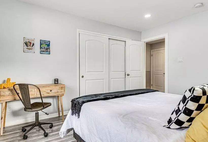 Modern Home ~ 6 Mi To Downtown Indy: Pets Welcome!