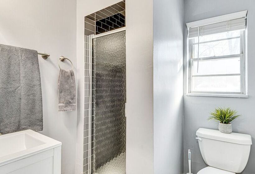 Modern Home ~ 6 Mi To Downtown Indy: Pets Welcome!