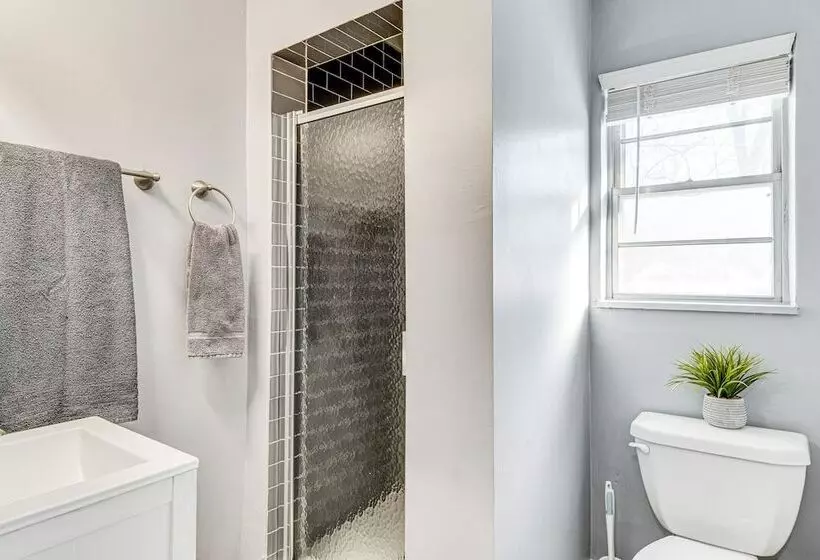 Modern Home ~ 6 Mi To Downtown Indy: Pets Welcome!