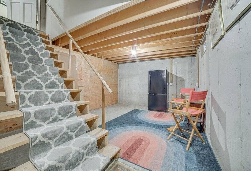 Peaceful Cavendish Retreat W/ Hot Tub & Fireplace!