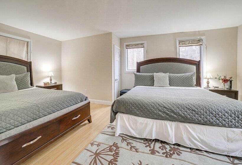 Peaceful Cavendish Retreat W/ Hot Tub & Fireplace!