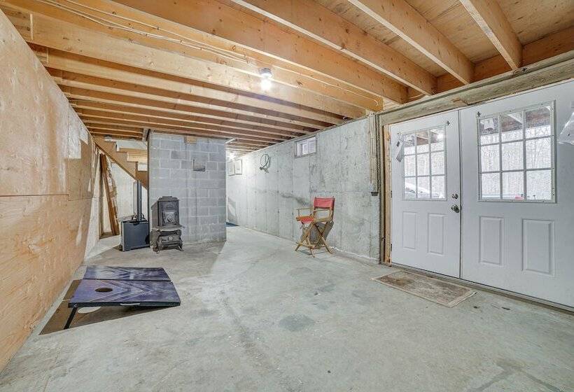 Peaceful Cavendish Retreat W/ Hot Tub & Fireplace!