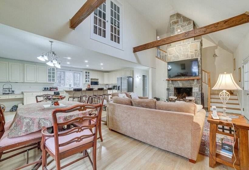 Peaceful Cavendish Retreat W/ Hot Tub & Fireplace!