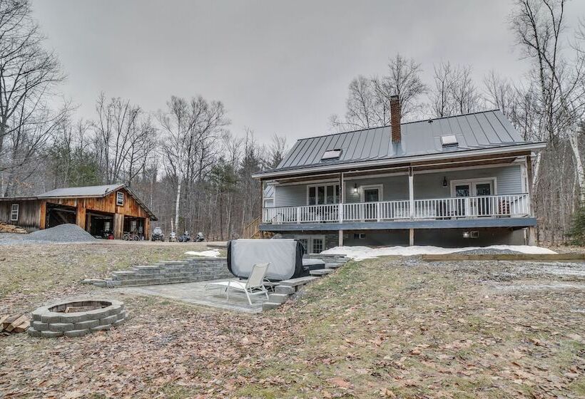 Peaceful Cavendish Retreat W/ Hot Tub & Fireplace!