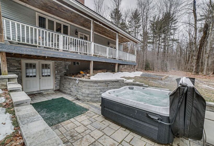 Peaceful Cavendish Retreat W/ Hot Tub & Fireplace!