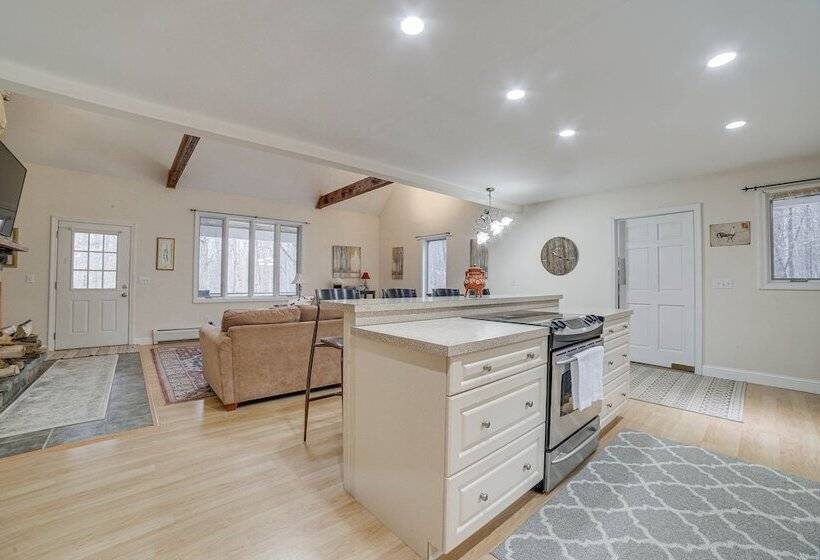 Peaceful Cavendish Retreat W/ Hot Tub & Fireplace!