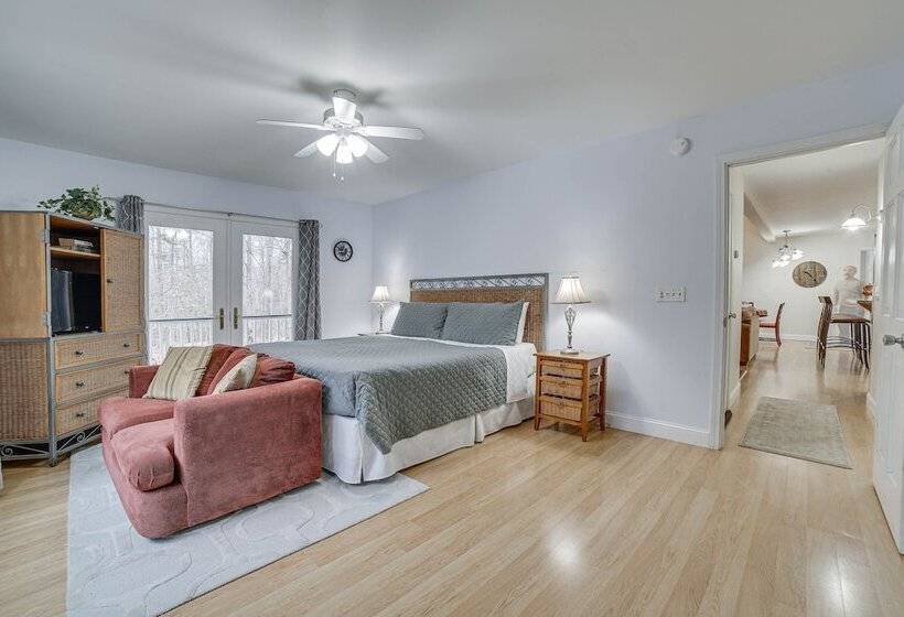 Peaceful Cavendish Retreat W/ Hot Tub & Fireplace!