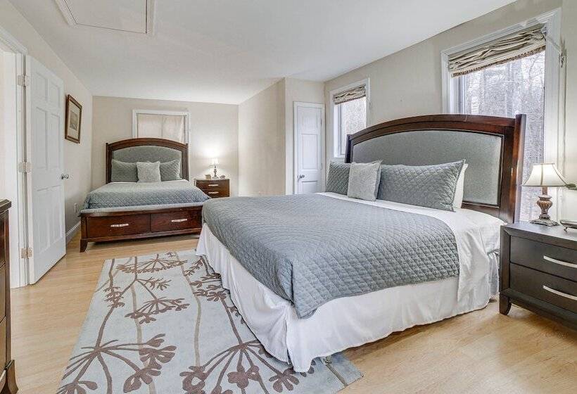 Peaceful Cavendish Retreat W/ Hot Tub & Fireplace!