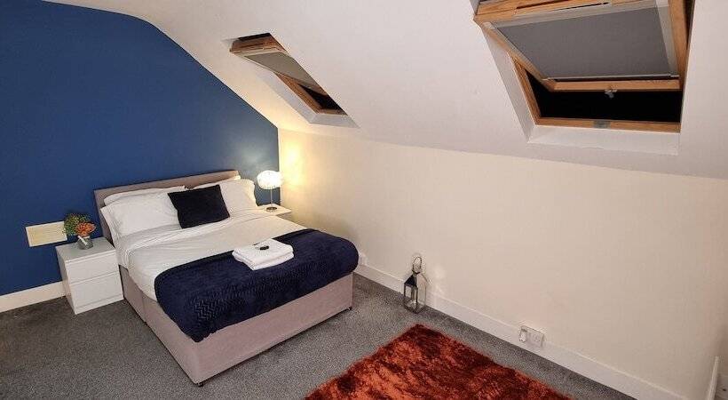 Пансион Large House With Garden In Maidstone