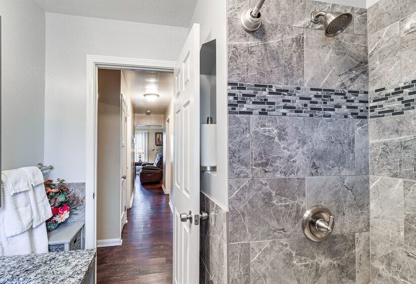 Family Friendly Detroit Home: 12 Mi To Downtown!