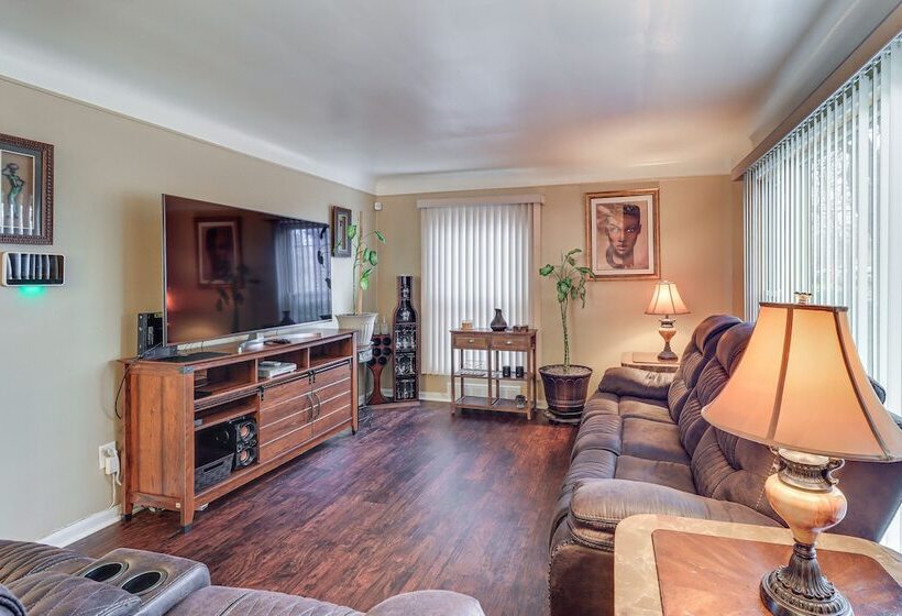 Family Friendly Detroit Home: 12 Mi To Downtown!