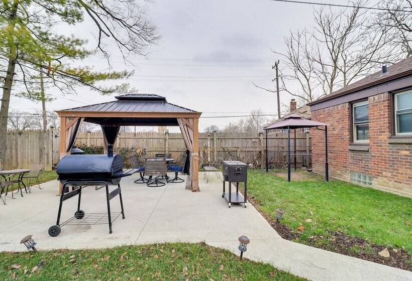 Family Friendly Detroit Home: 12 Mi To Downtown!