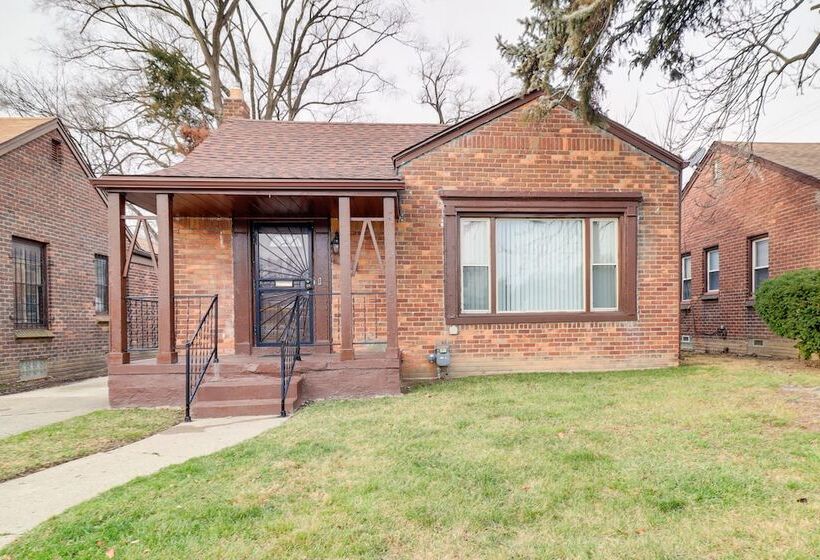 Family Friendly Detroit Home: 12 Mi To Downtown!