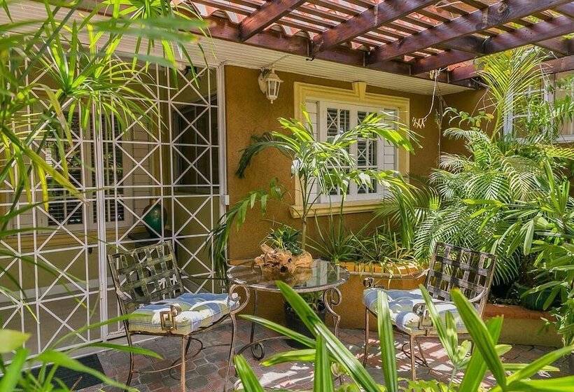 اقامتگاه Aquahaven Retreat In Kingston