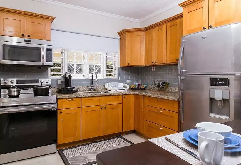اقامتگاه Aquahaven Retreat In Kingston