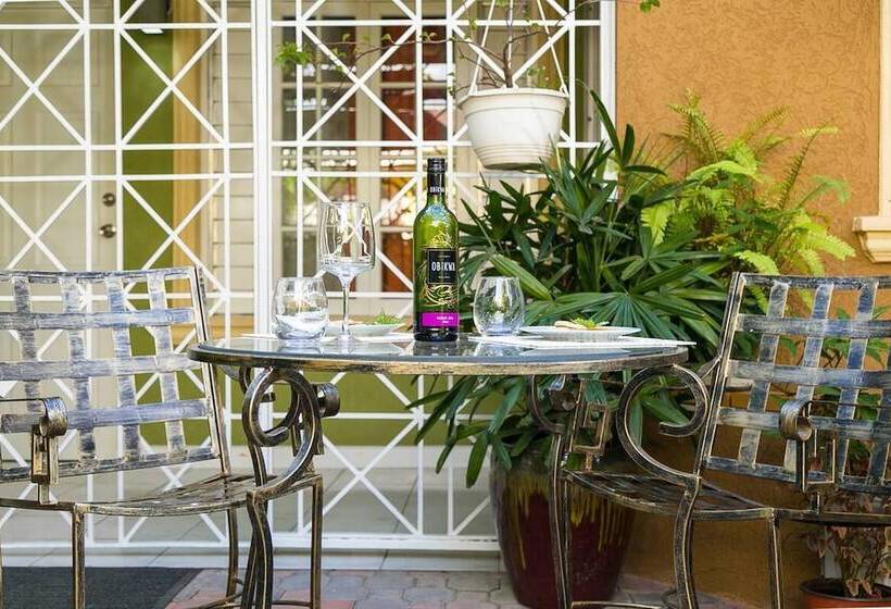 اقامتگاه Aquahaven Retreat In Kingston