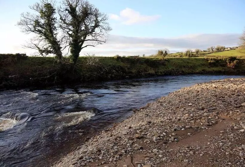 Residenssi Farmhouse Near Newtownstewart 3 Bedrooms