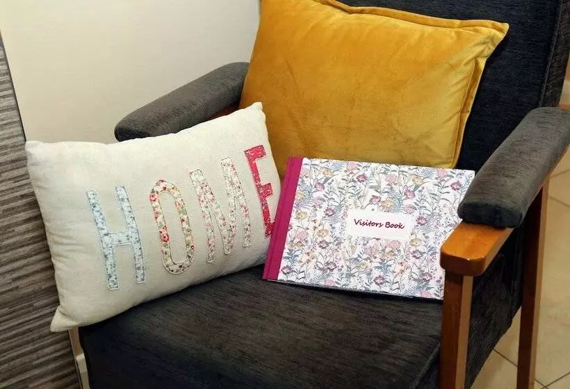 Residenssi Farmhouse Near Newtownstewart 3 Bedrooms