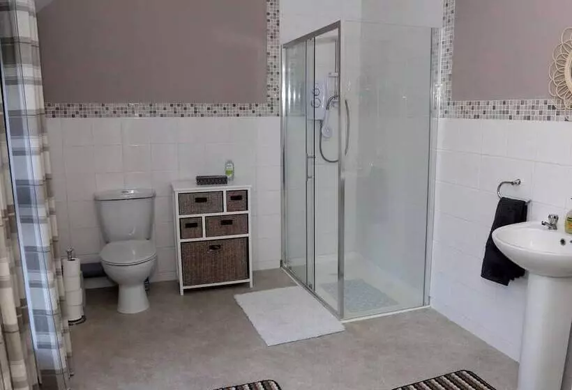 Residenssi Farmhouse Near Newtownstewart 3 Bedrooms