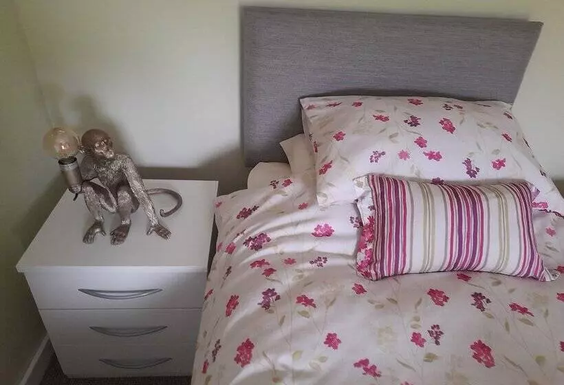 Residenssi Farmhouse Near Newtownstewart 3 Bedrooms