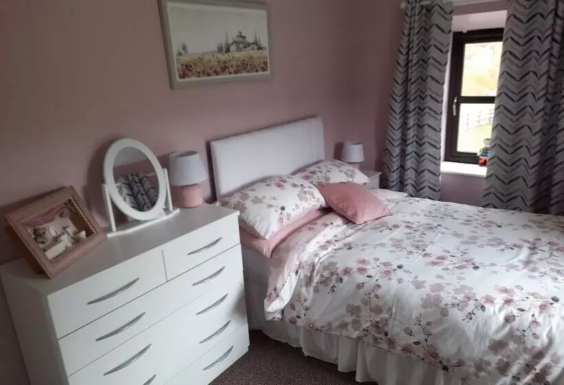 Residenssi Farmhouse Near Newtownstewart 3 Bedrooms