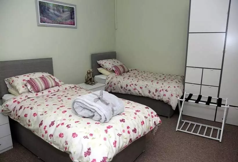 Residenssi Farmhouse Near Newtownstewart 3 Bedrooms