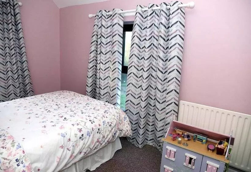 Residenssi Farmhouse Near Newtownstewart 3 Bedrooms