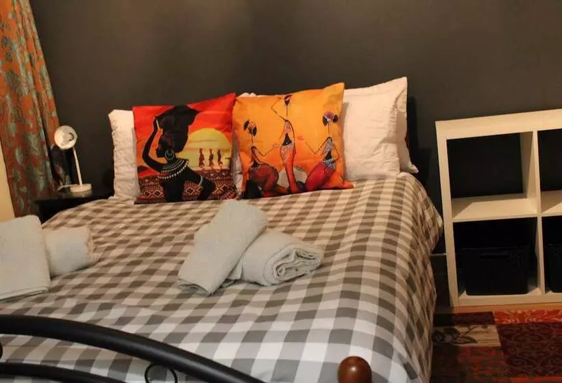 Residenssi Impeccable Spacious 6 Bed House In Romford