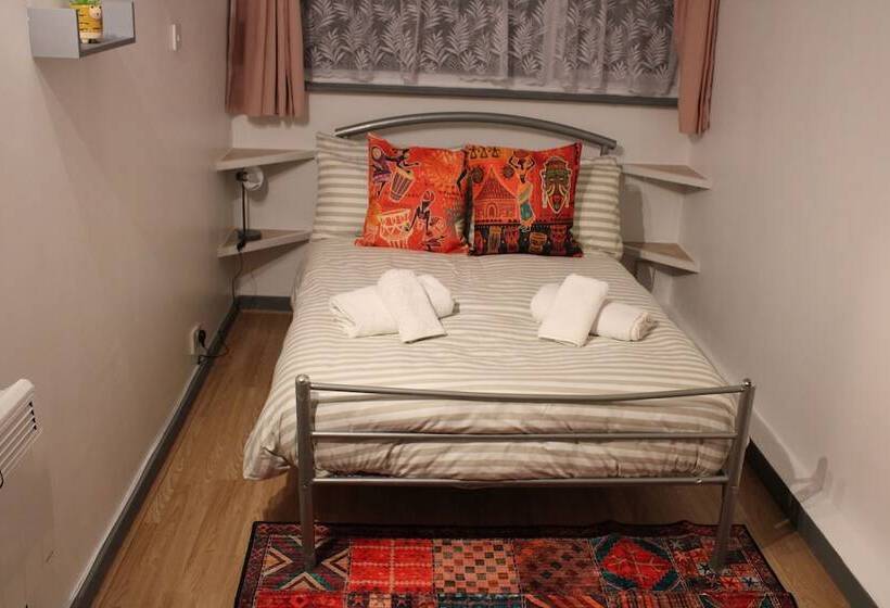 Rezydencja Impeccable Spacious 6 Bed House In Romford